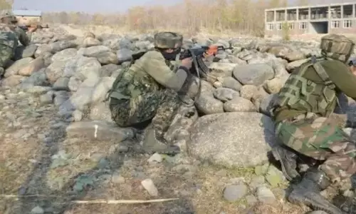 పుల్వామ జిల్లాలో ఎన్‌కౌంటర్.. ముగ్గురు ఉగ్రవాదుల హతం