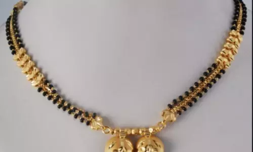 మంగళసూత్రాన్ని తాకట్టు పెట్టి భర్త అంత్యక్రియలు పూర్తి చేసిన భార్య