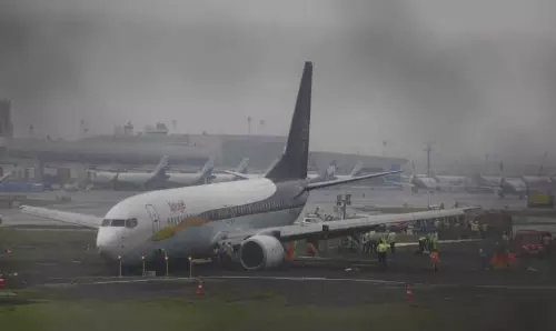 ముంబయి ఎయిర్ పోర్టులో కార్గో విమానానికి తప్పిన ముప్పు ముంబయి ఎయిర్ పోర్టులో కార్గో విమానానికి తప్పిన ముప్పు