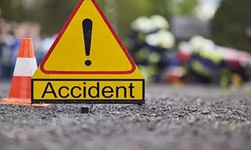 నిజామాబాద్‌లో ఘోర ప్రమాదం.. చిన్నారులపైకి దూసుకెళ్లిన కారు..