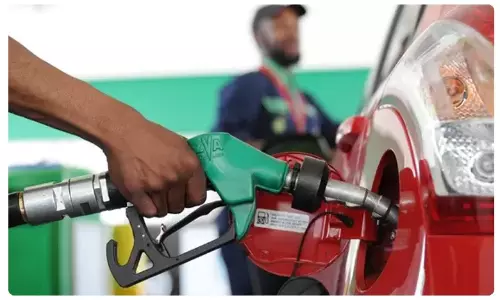 ఎపీఎస్ఆర్టీసీ పెట్రోల్ పంపులు..అదనపు ఆదాయం కోసం! ఎపీఎస్ఆర్టీసీ పెట్రోల్ పంపులు..అదనపు ఆదాయం కోసం!