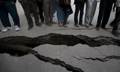 ఒకవైపు కరోనా... మరోవైపు భూకంపం.. అసలు ఏమైంది మన దేశ రాజధానికి? ఒకవైపు కరోనా... మరోవైపు భూకంపం.. అసలు ఏమైంది మన దేశ రాజధానికి?