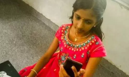 ఏపీ విద్యార్థులకు స్మార్ట్ ఫోన్ సదుపాయం ఏపీ విద్యార్థులకు స్మార్ట్ ఫోన్ సదుపాయం