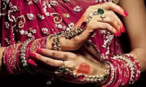 కాళ్ల పారాణి ఆరకముందే నవవధువు బలవన్మరణం..