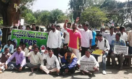 జీవో 3 రద్దును వ్యతిరేకిస్తూ విశాఖ ఏజెన్సీలో బంద్ జీవో 3 రద్దును వ్యతిరేకిస్తూ విశాఖ ఏజెన్సీలో బంద్