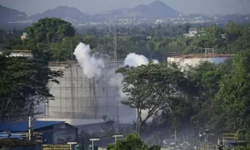 వెంటాడుతున్న పాలిమర్స్ విషాదం : గ్యాస్ లీక్ ఘనటలో మరో మరణం వెంటాడుతున్న పాలిమర్స్ విషాదం : గ్యాస్ లీక్ ఘనటలో మరో మరణం