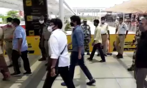 విజయవాడ చేరుకున్న చిరు, నాగార్జున.. కాసేపట్లో ఏపీ సీఎంను కలవనున్న నటులు