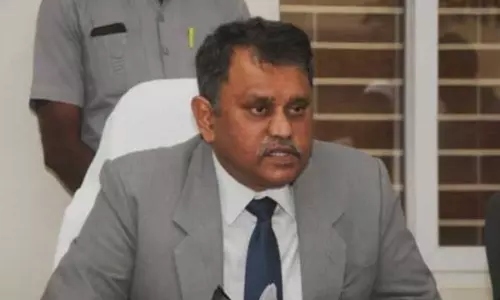 సుప్రీంకోర్టులోనూ నిమ్మగడ్డ రమేష్ కుమార్ కు ఊరట