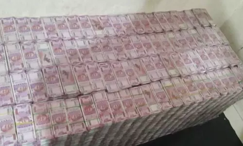 భారీగా నకిలీ నోట్ల రాకెట్ : షాకైన పోలీసులు