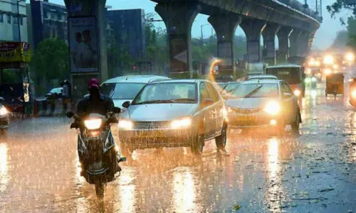 Weather Updates: హైదరాబాద్ రోడ్లన్నీ జలమయం