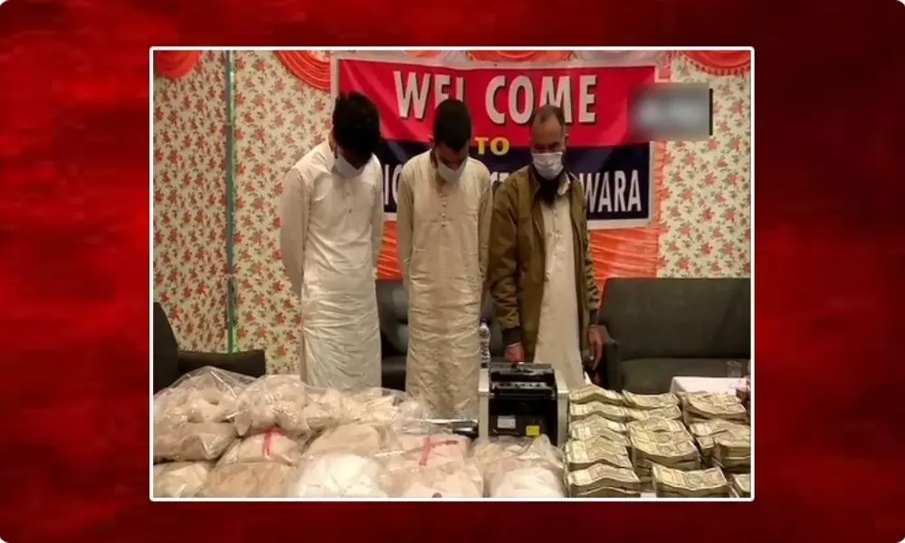 లష్కరే తోయిబా కుట్ర భగ్నం : హెరాయిన్, నగదు స్వాధీనం లష్కరే తోయిబా కుట్ర భగ్నం : హెరాయిన్, నగదు స్వాధీనం