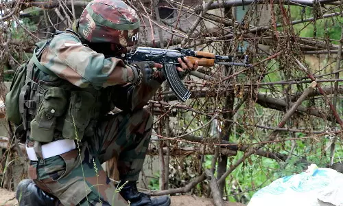 ఉరి సెక్టార్‌లో పాక్ కాల్పులు.. మహిళ మృతి