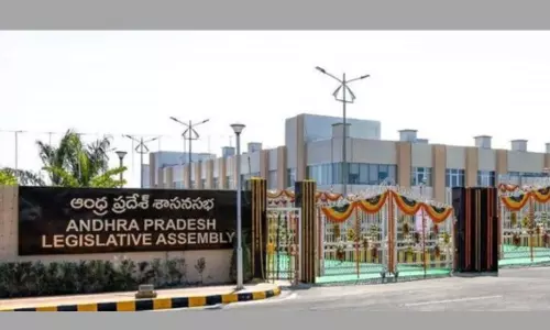 గవర్నర్ ప్రసంగం వీడియో ద్వారానే? కరోనా నేపథ్యంలో ఏపీలో కొత్త సంప్రదాయం గవర్నర్ ప్రసంగం వీడియో ద్వారానే? కరోనా నేపథ్యంలో ఏపీలో కొత్త సంప్రదాయం