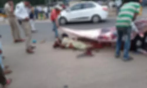 ఎన్ఏడీ ప్లేవర్ కింద రోడ్డు ప్రమాదం.. కంటైనర్ డీ కొని ఒకరు మృతి మహిళకు తీవ్ర గాయాలు