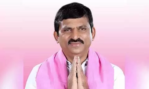 ఒంటి చేత్తో విజయాలు అందించిన పొంగులేటి ఇప్పుడెందుకు ఒంటరయ్యారు? ఒంటి చేత్తో విజయాలు అందించిన పొంగులేటి ఇప్పుడెందుకు ఒంటరయ్యారు?