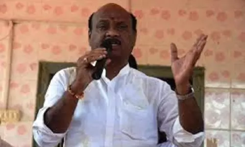 Narsipatnam: చిత్రపటం తొలగింపుపై ఆందోళన : కమిషనర్ హామీతో సమసిన వివాదం