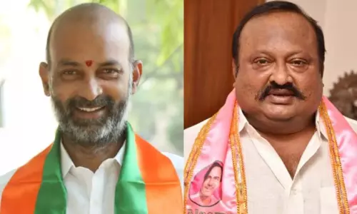 గంగుల వర్సెస్ సంజయ్ ఎపిసోడ్లో కొత్త ట్విస్ట్ ఏంటి? గంగుల వర్సెస్ సంజయ్ ఎపిసోడ్లో కొత్త ట్విస్ట్ ఏంటి?