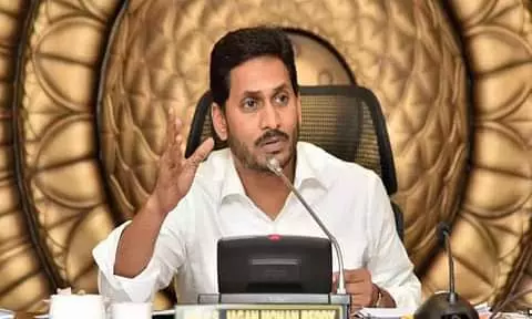 జగన్ ఆదా స్ఫూర్తికే రివర్స్ టెండర్ వేసిన ఆ ఘనులెవరు? జగన్ ఆదా స్ఫూర్తికే రివర్స్ టెండర్ వేసిన ఆ ఘనులెవరు?