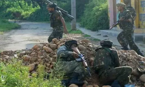 జమ్మూ కాశ్మీర్‌లో కొనసాగుతున్న ఉగ్రవాదుల ఏరివేత