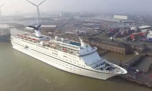 లండన్‌ పోర్టులో చిక్కుపోయిన 1500 మంది ఇండియన్స్