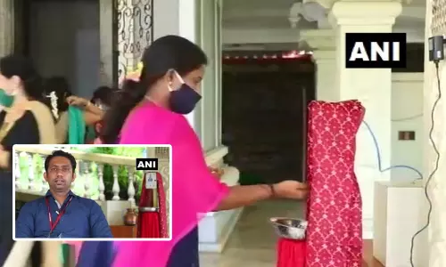 చేయి చాపు..తీర్థం తీసుకో.. ఆలయాల్లో ఆటోమేటిక్ తీర్థ యంత్రాలు!