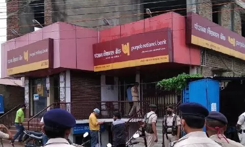 పంజాబ్ నేషనల్ బ్యాంక్ లో 52 లక్షల దోపిడీ