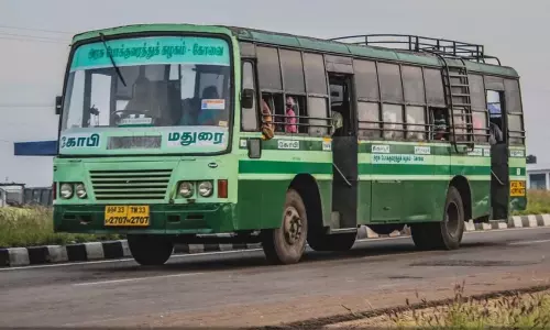 బస్సులో దంపతలిద్దరికీ కరోనా.. పరుగులు తీసిన ప్రయాణికులు