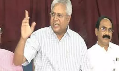 ఏం చేసినా ఊరుకోవడానికి అక్కడుంది ఆయన కాదు..జగన్ సర్కార్ పై ఉండవల్లి ఘాటు వ్యాఖ్యలు