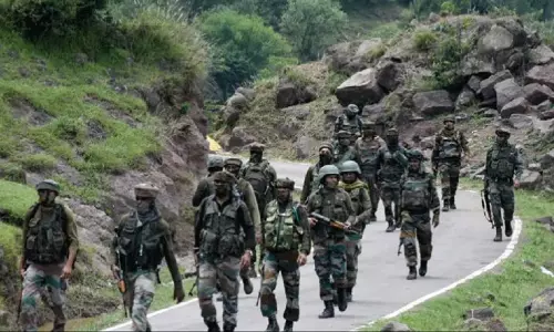 Terrorist Encounter in J&K: జమ్మూకాశ్మీర్‌లో ముగ్గురు ఉగ్రవాదుల హతం.. అందులో ఒకరు..