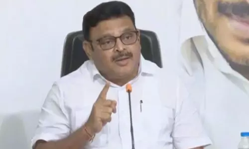 Ambati fires on pawan: వారి గురించి మాట్లాడే అర్హత పవన్‌కు లేదు : అంబటి రాంబాబు