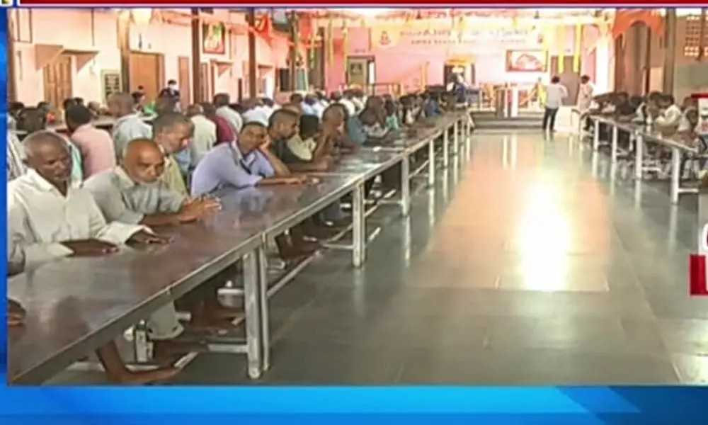 అనాథల ఆకలికేకలు.. దాతల కోసం ఎదురుచూపులు అనాథల ఆకలికేకలు.. దాతల కోసం ఎదురుచూపులు