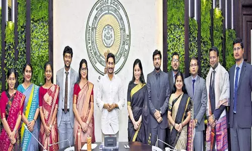 Jagan with trainee IAS: లోపాలు సరిదిద్దాలి