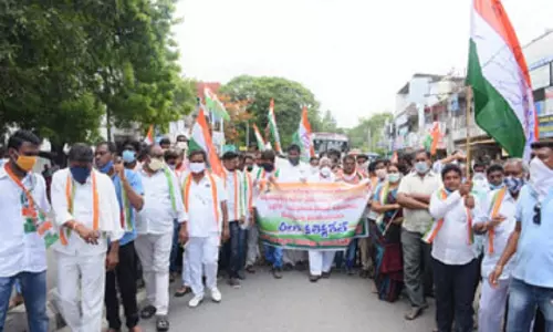 Congress protest on petrol price:పెట్రో మంటలు.. కాంగ్రెస్ ఆందోళనలు Congress protest on petrol price:పెట్రో మంటలు.. కాంగ్రెస్ ఆందోళనలు