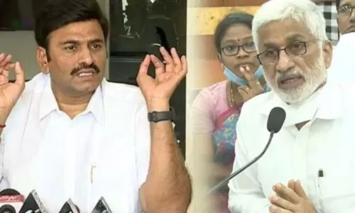 AP Politics Updates: ఆర్‌.ఆర్‌.ఆర్ వర్సెస్ వి.ఎస్‌.ఆర్‌... ఏ విందు ఇరువురి నడుమ అగ్గిరాజేసింది?