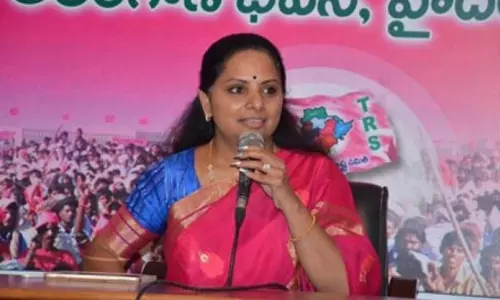 Kavitha with Singareni Coal Mines Workers Protest: కమలంపై యుద్దానికి కవిత రెఢీనా.. రీఎంట్రీకి సింగరేణి వేదికవుతోందా?
