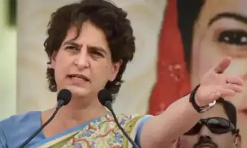 Priyanka Gandhi: ప్రియాంక గాంధీకి కేంద్రం మరో షాక్‌!