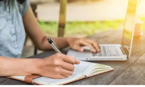 Free Laptop Distribution Scheme: విద్యార్థులకు కేంద్రం గుడ్ న్యూస్..ఆన్లైన్ విద్య కోసం ల్యాప్ టాప్ లు