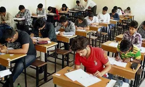 JEE and NEET Exams: నీట్, జేఈఈ పరీక్షలు వాయిదా! JEE and NEET Exams: నీట్, జేఈఈ పరీక్షలు వాయిదా!