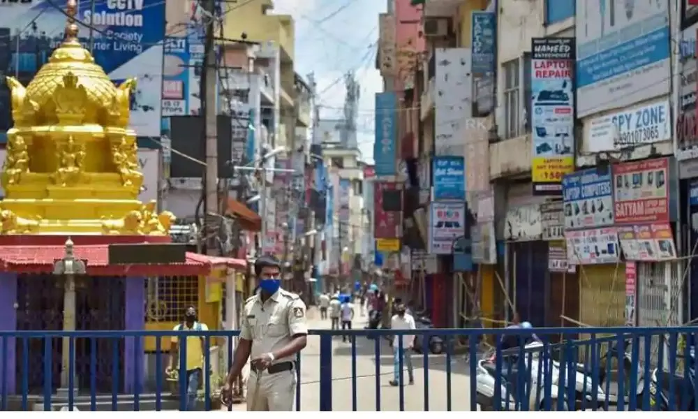 Bengaluru lockdown: బెంగళూరులో 33 గంటల లాక్డౌన్.. వారు ఇంటివద్దే ఒంటరిగా..