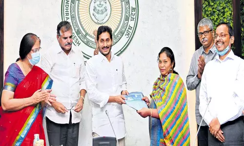 Outsourcing system in AP Government: ఔట్ సోర్సింగ్ ఉద్యోగులకు ఆప్కాస్ ఏర్పాటు