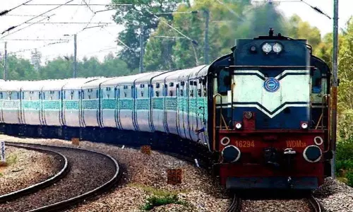 South Central Railway: రైల్వేలో ఉద్యోగాలకు ఎర్రజెండా..బోర్డు కీలక నిర్ణయం South Central Railway: రైల్వేలో ఉద్యోగాలకు ఎర్రజెండా..బోర్డు కీలక నిర్ణయం