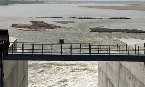 Medigadda Laxmi Barrage Gates lifted: లక్ష్మీ బ్యారేజీ గేట్లు ఎత్తివేత