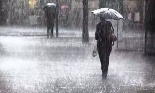 Weather Update: బంగాళాఖాతంలో ఉపరితల ఆవర్తనం.. తెలుగు రాష్ట్రాల్లో భారీ వర్షాలు