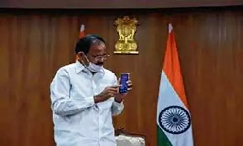 Venkaiah naidu launches first Indian social media app: స్వదేశీ యాప్ ఎలిమెంట్స్ ను ఆవిష్కరించిన ఉప రాష్ట్రపతి Venkaiah naidu launches first Indian social media app: స్వదేశీ యాప్ ఎలిమెంట్స్ ను ఆవిష్కరించిన ఉప రాష్ట్రపతి