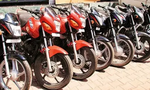 Sales in Automobiles in Andhra Pradesh: ఆంధ్రప్రదేశ్ లో పుంజుకున్న ఆటోమొబైల్ రంగం !