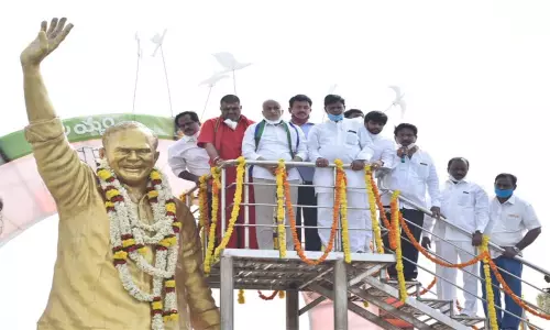 MP Vijay SaiReddy about YSR Jayanthi Celebrations: అనేక సంక్షేమ కార్యక్రమాలు ప్రవేశపెట్టిన ఘనత వైఎస్సార్ కే దక్కింది MP Vijay SaiReddy about YSR Jayanthi Celebrations: అనేక సంక్షేమ కార్యక్రమాలు ప్రవేశపెట్టిన ఘనత వైఎస్సార్ కే దక్కింది