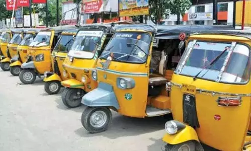Coronavirus Effect on Auto Drivers: సంక్షోభంలో ఆటోవాలాల పరిస్ధితి Coronavirus Effect on Auto Drivers: సంక్షోభంలో ఆటోవాలాల పరిస్ధితి