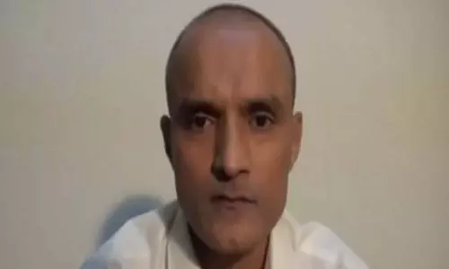 Kulbushan Jadhav Plea Against his Death Sentence: కులభూషణ్ జాదవ్ విషయంలో పాక్ అతి తెలివి.. ఉరి వేయించడానికేనా? Kulbushan Jadhav Plea Against his Death Sentence: కులభూషణ్ జాదవ్ విషయంలో పాక్ అతి తెలివి.. ఉరి వేయించడానికేనా?