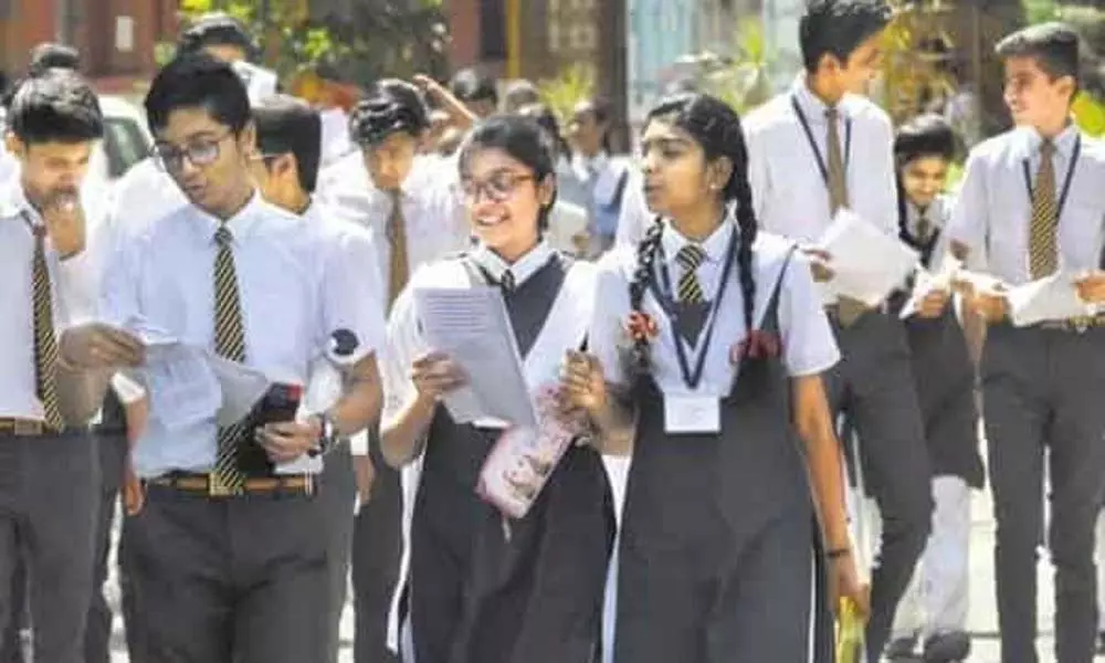 CBSE syllabus reduce will effect students future: సిలబస్ తగ్గింపుతో భవిష్యత్ లో విద్యార్థులకు ఇబ్బందులు తప్పవా?