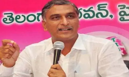 Minister Harish Rao Precautions for Coronavirus: గోరు వెచ్చని నీళ్లు తాగితే సగం ఫికర్ తగ్గుతుంది Minister Harish Rao Precautions for Coronavirus: గోరు వెచ్చని నీళ్లు తాగితే సగం ఫికర్ తగ్గుతుంది